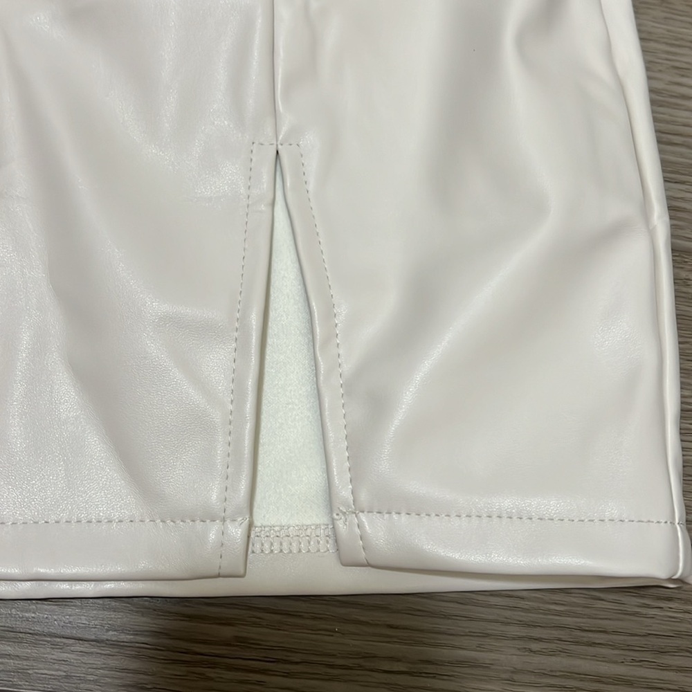 White skirt - Picture 2 of 6